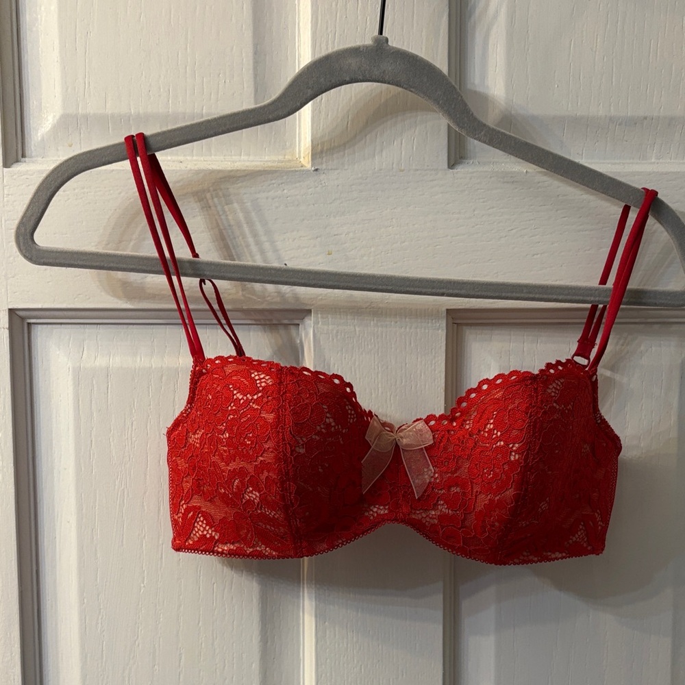 Chic Scarlet Lace Bra